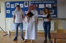 czyta